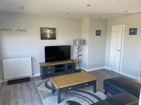 Communal lounge/ TV room, TV and multimedia, Living room, Seating area