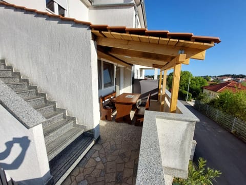 Facade/entrance, Balcony/Terrace