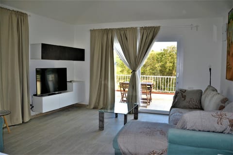 Bed, TV and multimedia, View (from property/room), Balcony/Terrace, Living room, Photo of the whole room, Seating area