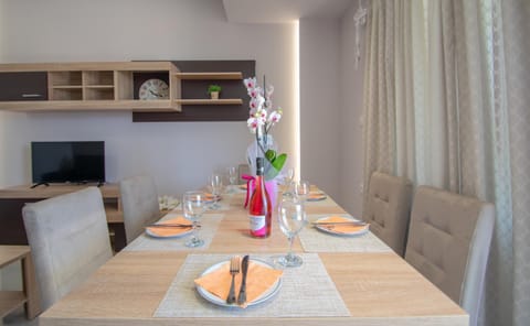 Living room, Dining area