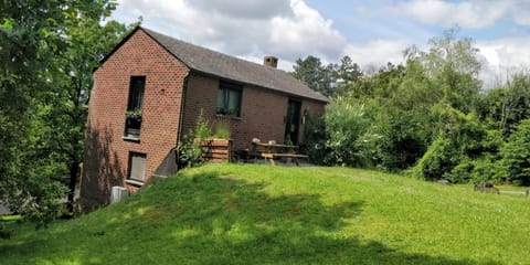 Property building, Spring, Day, Natural landscape, Garden, Garden view