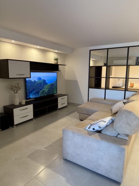 TV and multimedia, Evening entertainment