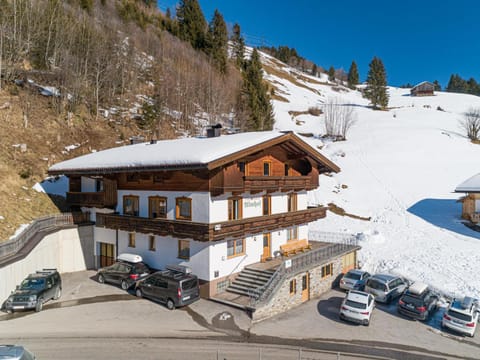 Property building, Winter