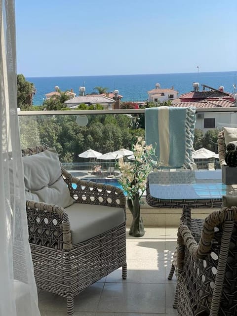 View (from property/room), Balcony/Terrace, Seating area, Sea view