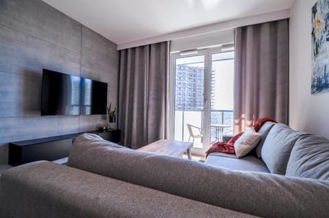 Bed, TV and multimedia, Living room, Seating area