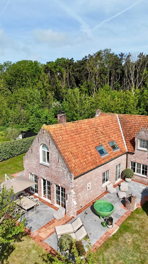 Property building, Spring, Natural landscape, Garden, Garden view