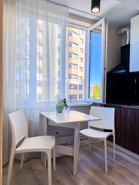 Communal lounge/ TV room, Kitchen or kitchenette, Living room, Dining area, Evening entertainment