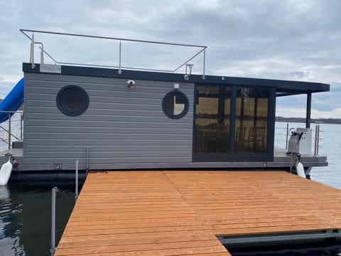 Houseboat Park Wodny Cieszyno Apartment in West Pomeranian Voivodeship, Poland