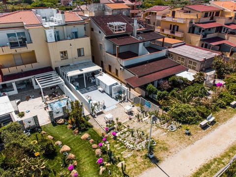 Property building, Bird's eye view, Garden, Garden view