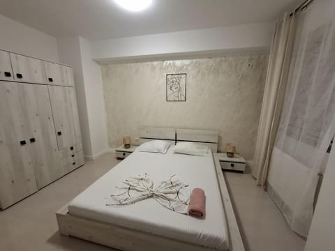 Bed, Seating area, wardrobe