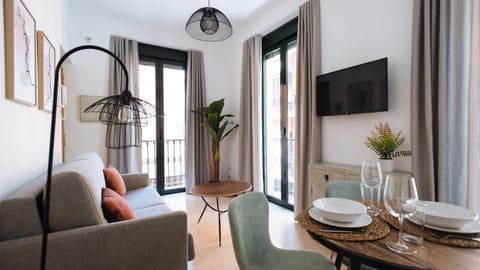TV and multimedia, Living room, Seating area, Dining area