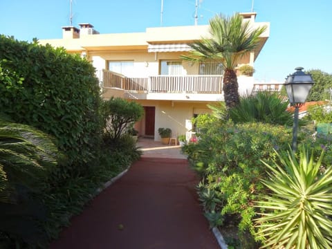 Les Ondes - Terrasse RdC Villa Calme Parking Proche Plage Apartment in Antibes