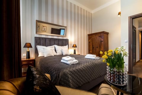 Bed, Photo of the whole room, Bedroom, towels, wardrobe