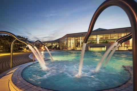 Hot Tub, Swimming pool
