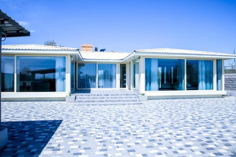 Property building, Facade/entrance, Parking