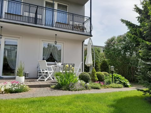 Property building, Balcony/Terrace, Garden view