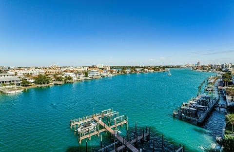 Waterfront Breeze Condo House in Clearwater Beach