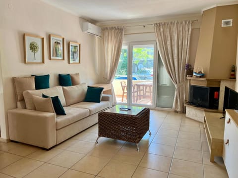 TV and multimedia, Living room, Seating area