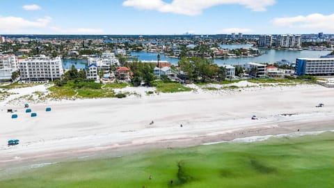 Turtleback Beach House House in Treasure Island