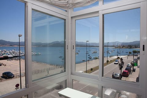 Sea view, Street view