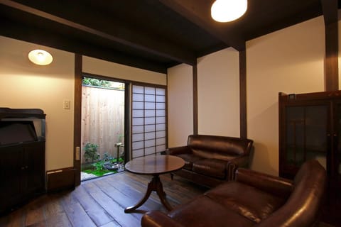 Photo of the whole room, Seating area, Garden view
