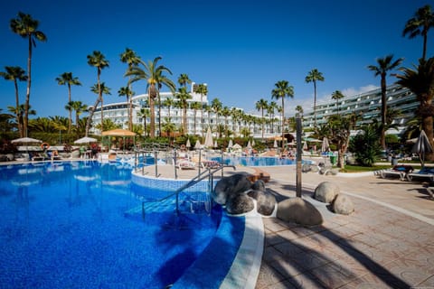 Day, Swimming pool