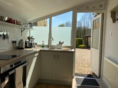 Far Hill Studio Apartment in West Oxfordshire District