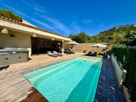 Villa au coeur des vignes avec jacuzzi privé Villa in Cassis