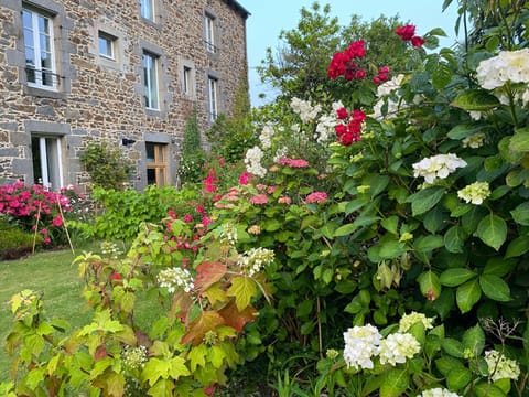 Chambres d hôtes du Moulin à papier Bed and Breakfast in Plérin