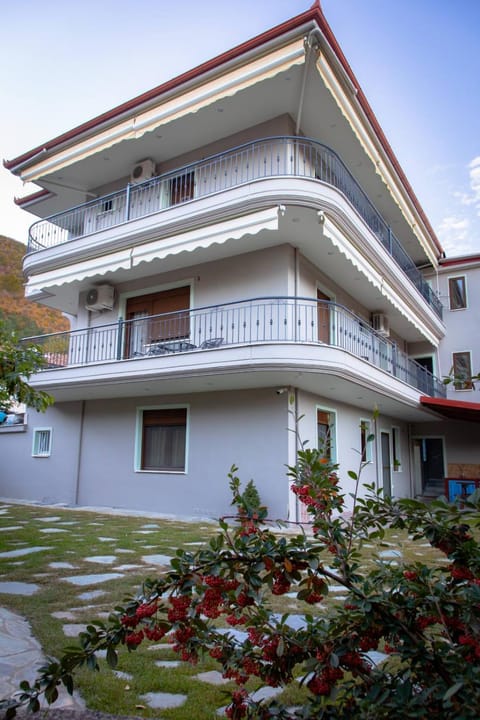 Property building, Day, Garden, View (from property/room), Balcony/Terrace, Garden view