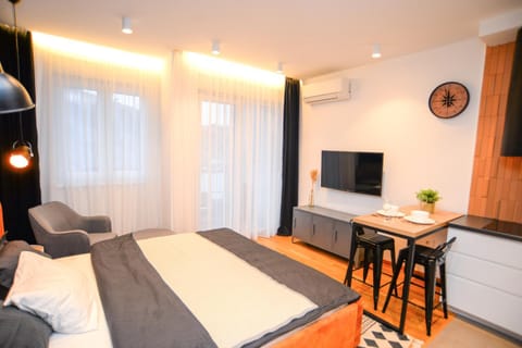TV and multimedia, Photo of the whole room