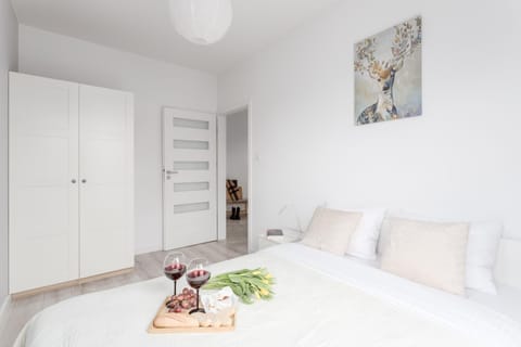 Bedroom, wardrobe