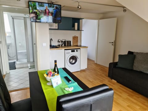 Kitchen or kitchenette, Living room, Communal kitchen