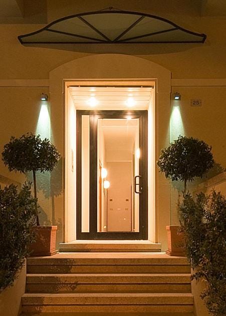 Facade/entrance, Internal: Not applicable to any particular room