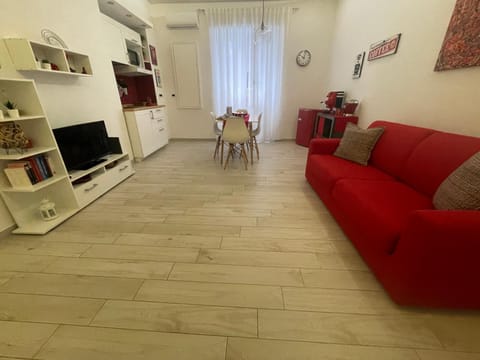 TV and multimedia, Living room, Dining area, stove, air conditioner