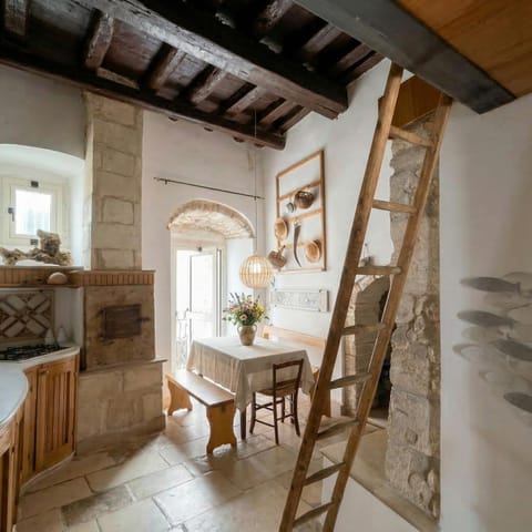 Dining area, kitchen