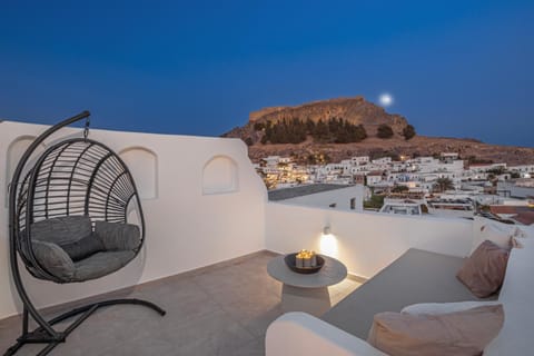 View (from property/room), Landmark view, Mountain view, Sea view