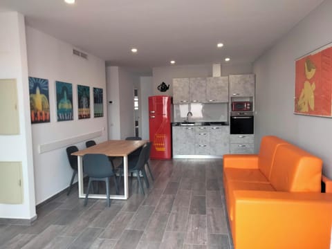 Dining area, kitchen