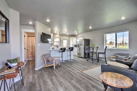 Bright and Modern Augusta Home - Walk to Town! House in Idaho