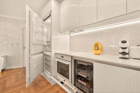 White Elegance City Center Apartment Apartment in Varna