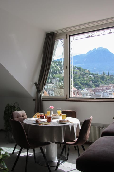 Natural landscape, Food and drinks, Mountain view