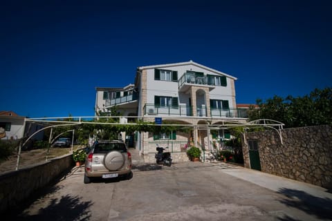 Apartmani i sobe Josica Apartment in Tisno