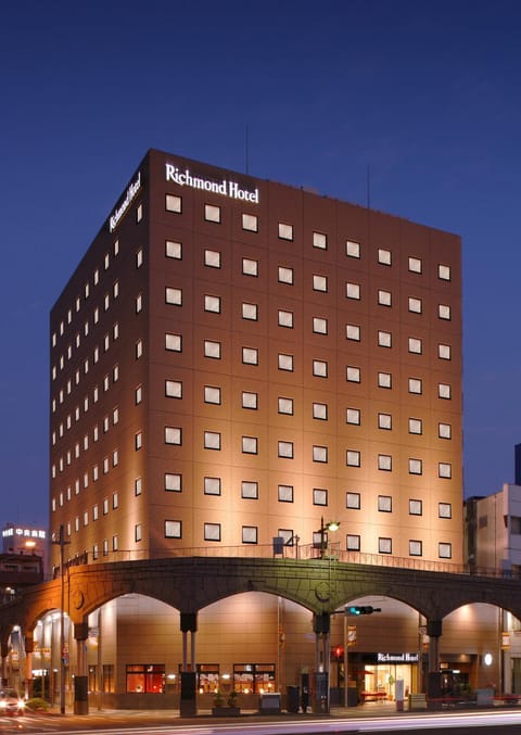 Property building, Facade/entrance, Night