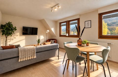 TV and multimedia, Living room, Dining area