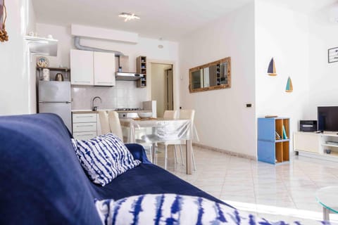 TV and multimedia, Kitchen or kitchenette, Living room, stove