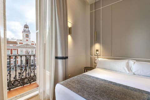 Bed, View (from property/room), Balcony/Terrace, Photo of the whole room, Bedroom