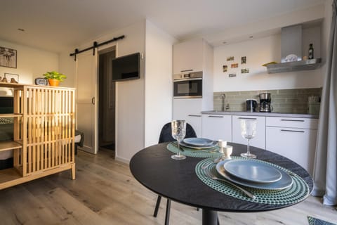 TV and multimedia, Kitchen or kitchenette, Dining area