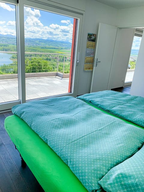 Bed, Bedroom, Lake view
