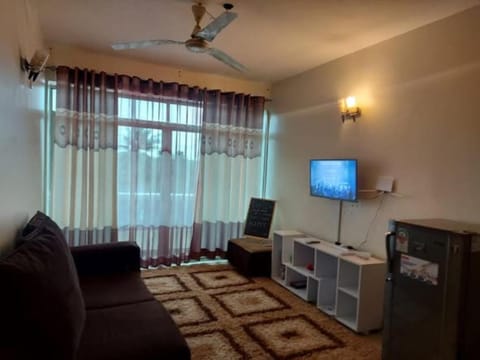 Shower, Property building, Patio, Patio, Nearby landmark, Restaurant/places to eat, Balcony/Terrace, Balcony/Terrace, Kitchen or kitchenette, Aqua park, Aqua park, Landmark view, Supermarket/grocery shop, Swimming pool, Breakfast, Dinner, Dinner, Location, Parking, internet, internet, internet, kitchen