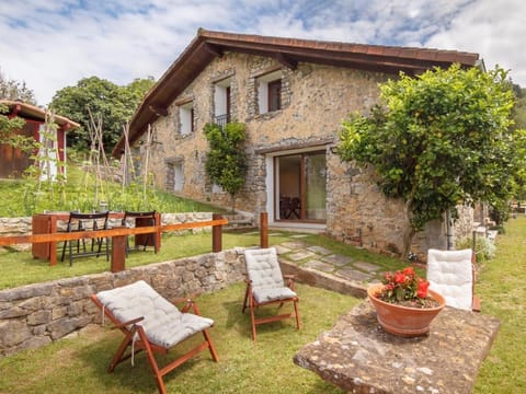 Property building, Patio, Garden, Balcony/Terrace